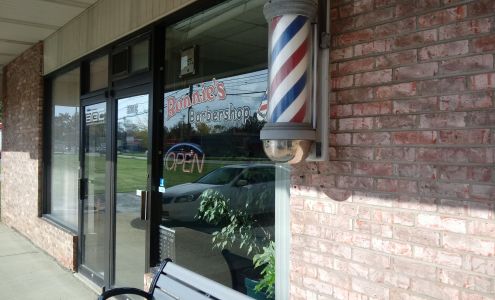 Ronnie's Barber Shop 32801 Vine St, Willowick Ohio 44095