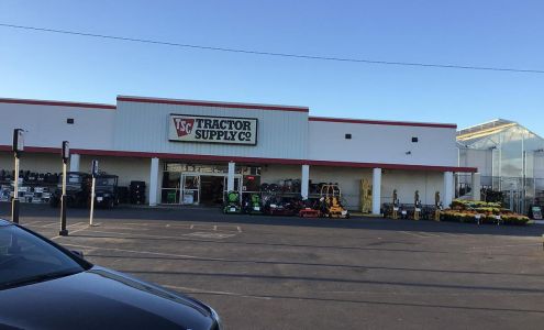 Tractor Supply Duncan