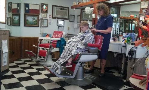 Town & Country Barber Shop 8629 US-77, Lexington Texas 78947