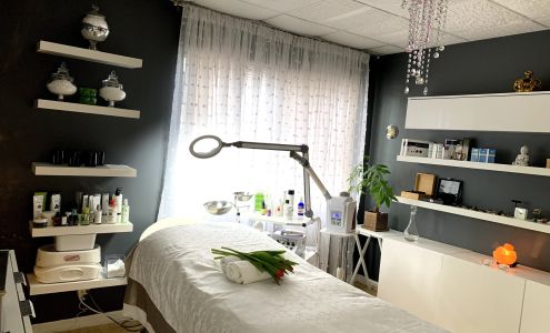 J Queen Studio 108 SE 8th Ave #112, Fort Lauderdale Florida 33301