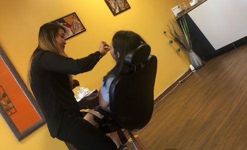 Pretty Eyebrows Threading