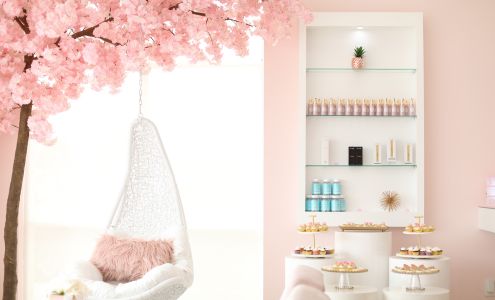 Le Luxe Beauty Bar