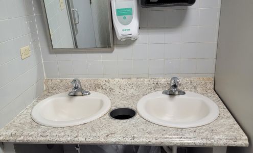 Sandy's Auto & Truck Plaza