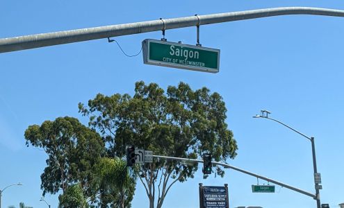 Nhà Sách Văn Bút