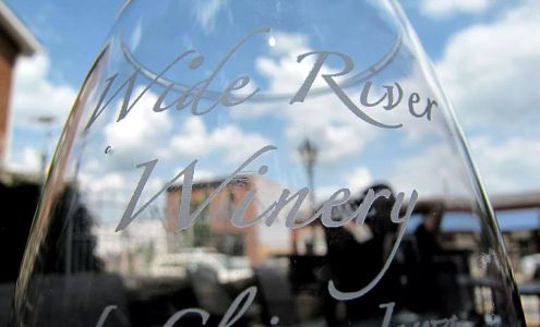 Wide River Winery - Tasting Room Le Claire