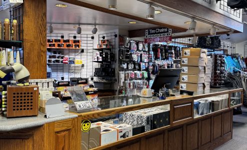 Blauer Ski & Board Rentals Running Springs