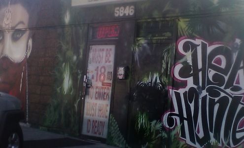Head Hunters Smoke Shop