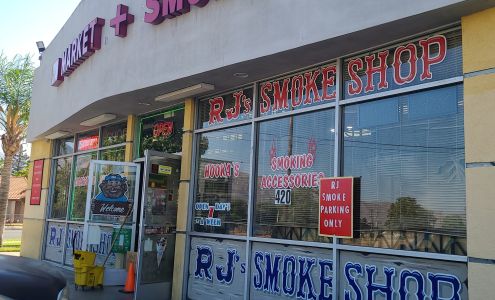 R J Smoke Shop