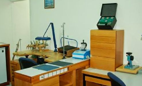 Four Crowns Watch Service Center