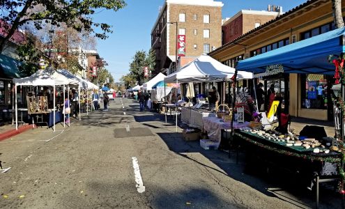 Telegraph Ave Holiday Street Fair
