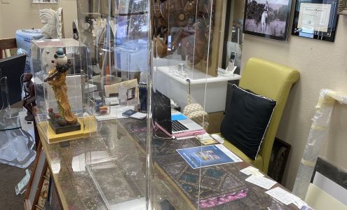 Omar's Acrylic & Art Framing