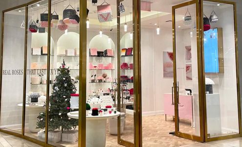 Venus et Fleur - Garden State Plaza