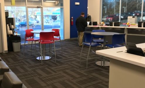 Lindsay Collision Center Wheaton