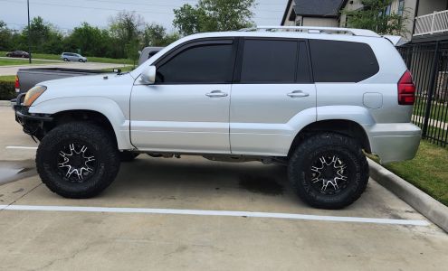 Marios Paint and Body Inc