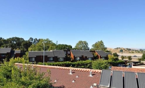 Marinwood Inn & Suites