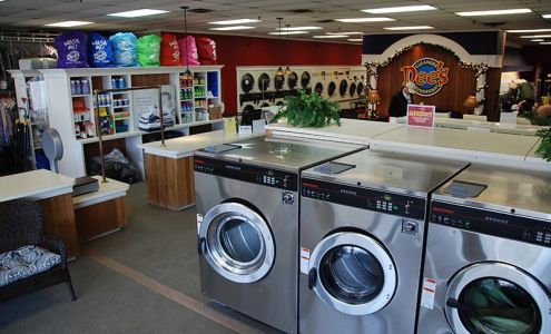 Dee's Cleaners & Laundromat