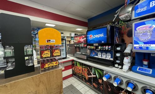 La grande Chevron Foodmart