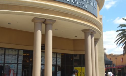 San Ysidro Premium Outlet Mall