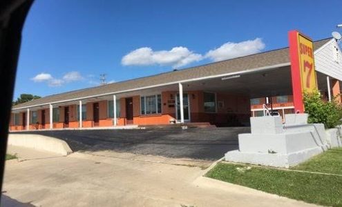 Super 7 Motel