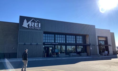 REI