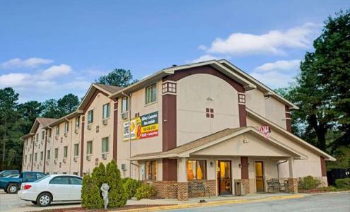 Super 8 by Wyndham Spring Lake/ Fort Bragg