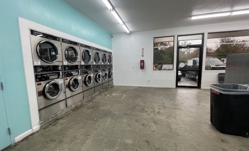 M & D Laundry & Convenience