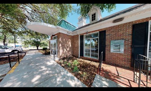 Bank of America (with Drive-thru ATM)