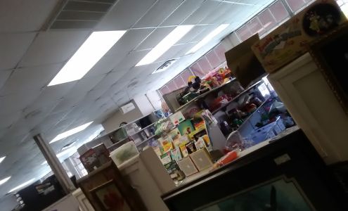 Bragg 'N Barn Thrift Shop Fort Bragg