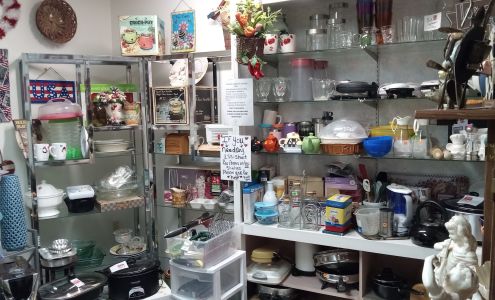 THIS & THAT 2ND HAND STORE