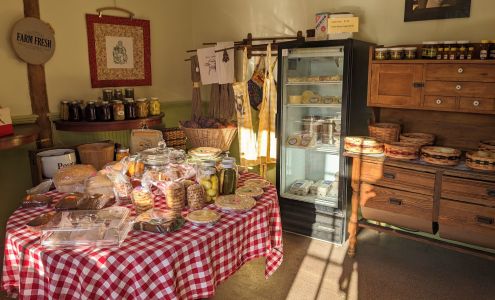 Hoof N Paws Farmstand Newport