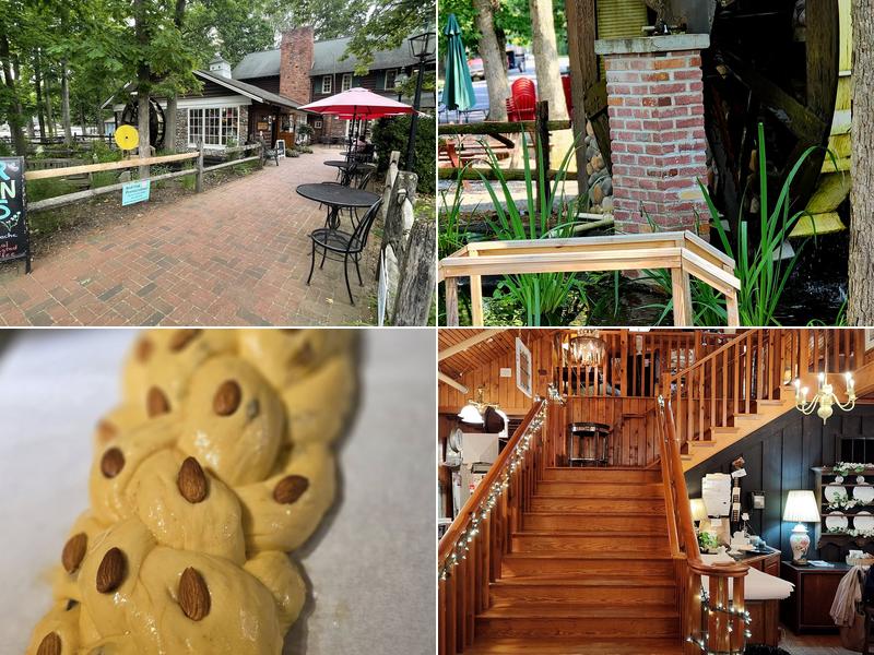 Four Green Cats Cafe