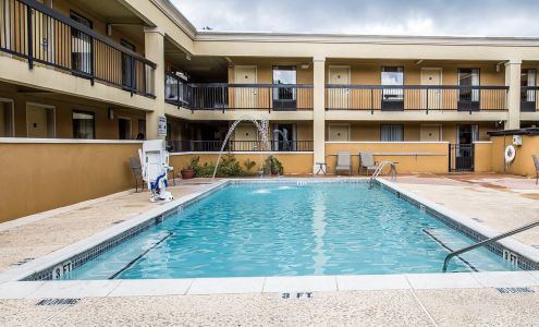 Quality Inn & Suites Conference Center Statesboro Historic District