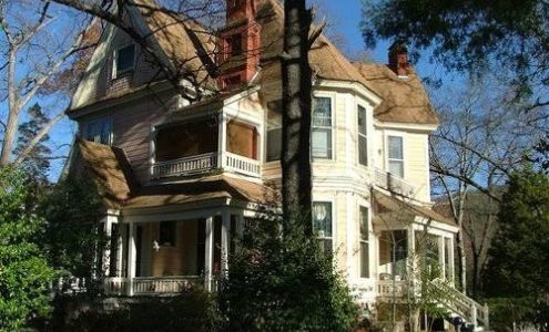 Wildwood 1884 Bed & Breakfast