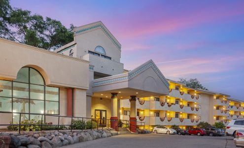 Atlantis Hotel Wisconsin Dells - near Noah’s Ark