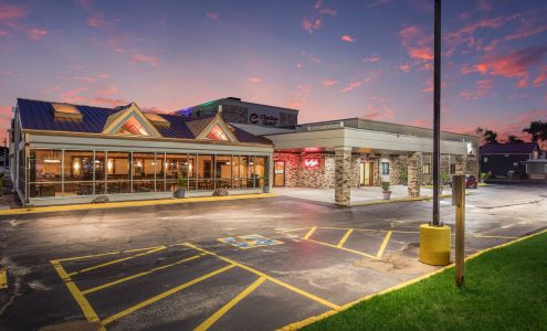 Clarion Hotel And Convention Center