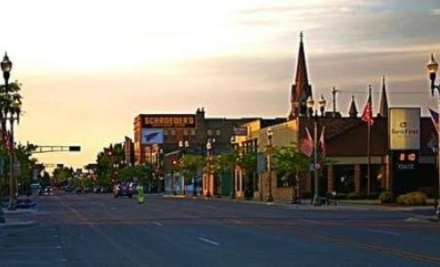 Village Inn On The Lake Hotel & RV Park