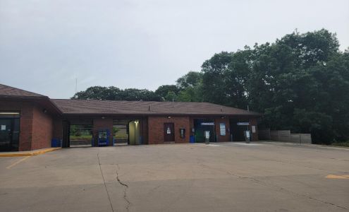 Squeaky Clean Auto Wash 777 N Hickory Blvd, Pleasant Hill Iowa 50327