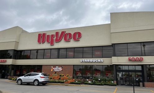 Hy-Vee Grocery Store