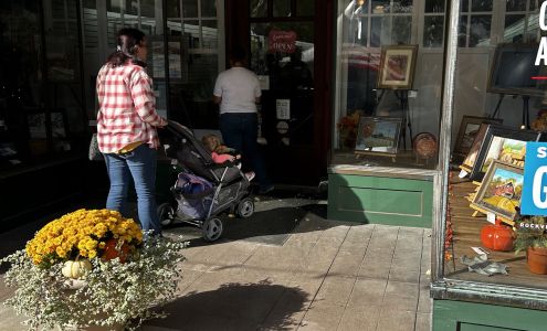 Neva's Antiques & Collectibles 120 W Ohio St, Rockville Indiana 47872