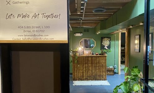 Lenses & Brushes- Photography and Art Studio