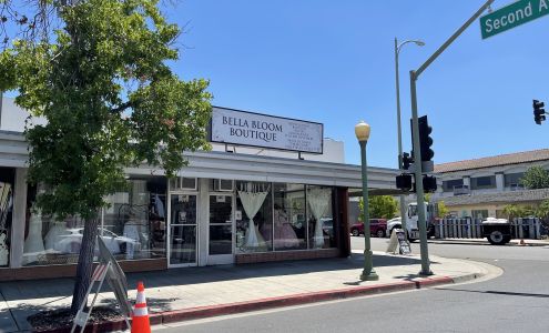 BELLA BLOOM QUINCEAÑERA BOUTIQUE comunion bautizo