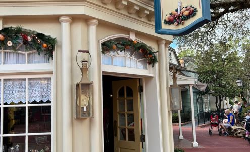 Ye Olde Christmas Shoppe