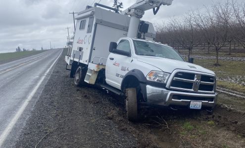 Baker & Baker Towing and Crane Service