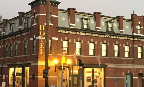 Hermann Crown Suites