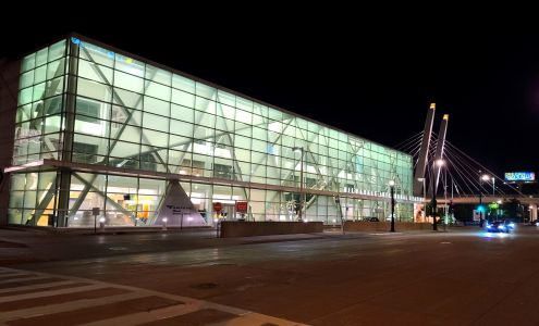 Greyhound: Bus Station