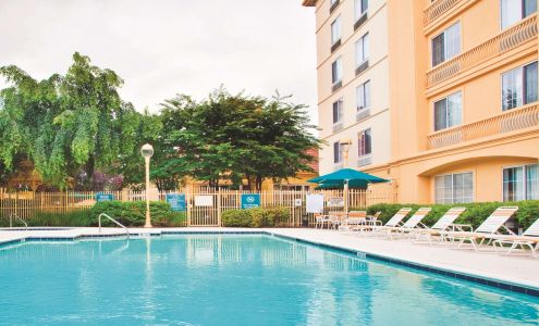 La Quinta Inn & Suites by Wyndham Charlotte Airport South