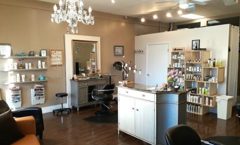 Thayse Silva, Hairstylist