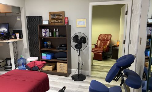 Healing Hands Massage Therapy / Adam Suarez LMT