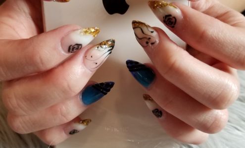 La'Reine Nails and Bar