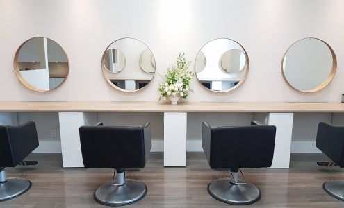 W Salon 324 Guelph St unit 5, Georgetown Ontario L7G 4B5